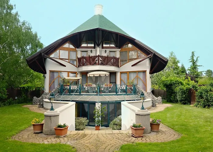 Vakantiehuis Luxusvilla Balatonszarszo